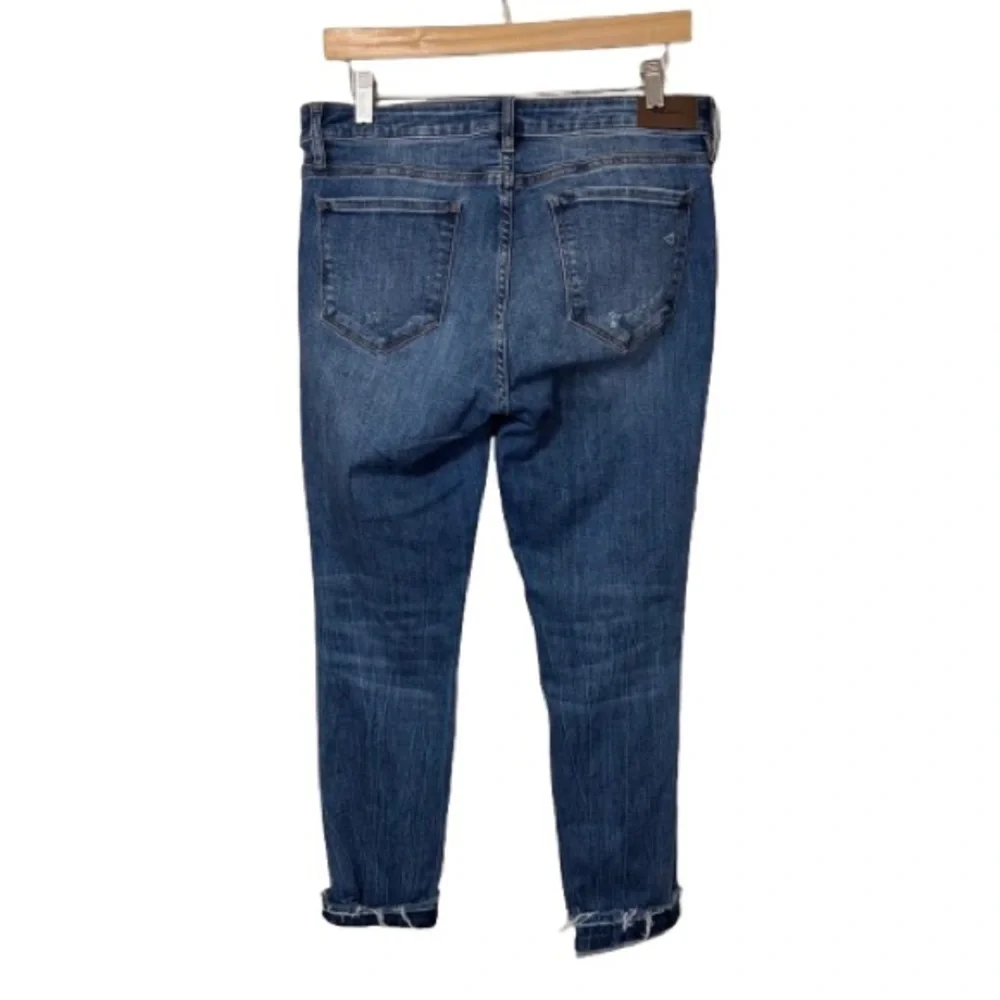 Hidden distressed stretch